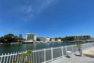 8205 Crespi Blvd #3 1