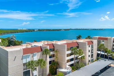 2318 NW Bay Colony Court 1