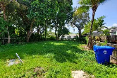 560 NW 53rd St 1