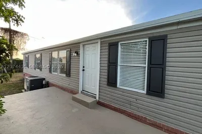 220 NE 12th Ave #29 1