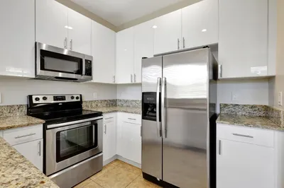 Upgraded kitchen, stainless & granite