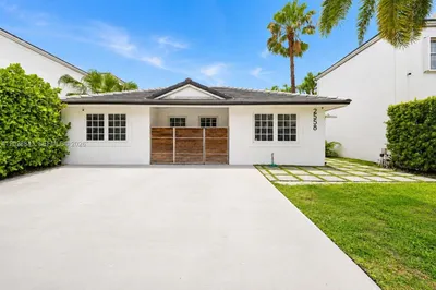 2558 NE 206th Ter 1