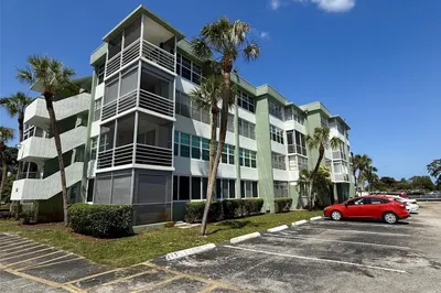 2741 E TAFT Street #102 1