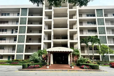 2850 N Palm Aire Drive #207 1