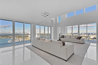 10 Venetian Way #PH04 1