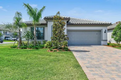 758 SE Courances Drive 1