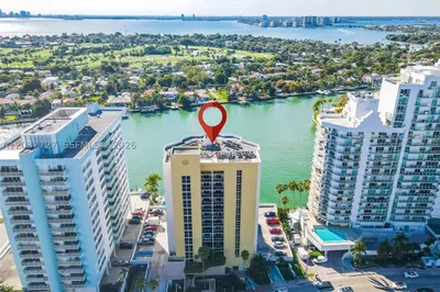 5880 Collins Ave #PH3 1