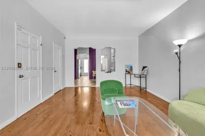 736 12th St #5 1