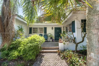 698 NW 7th Ave 1