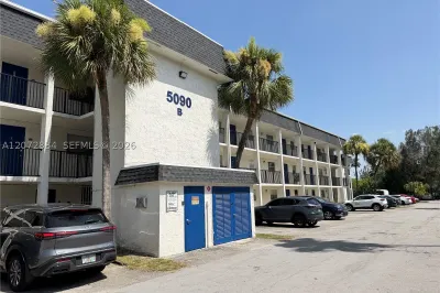 5090 SW 64th Ave #305 1
