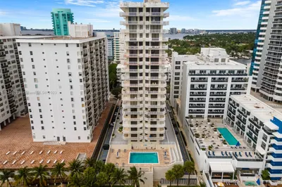 6061 Collins Ave #18F 1