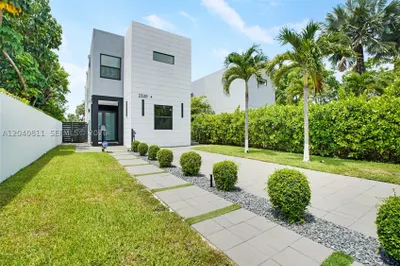 2320 SW 14th St 1