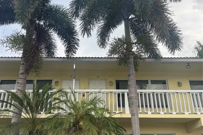 2120 NE 42nd Court #6 1