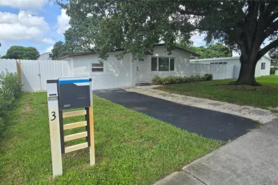 320 N 70th Ter 1