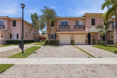 277 Las Brisas Cir 1