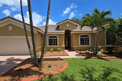 2823 Poinciana Cir 1