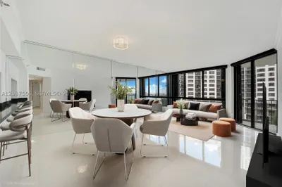 520 Brickell Key Dr #A802 1