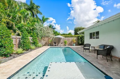 401 NW 21st Street 1
