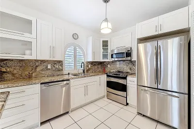 9008 Collins Ave #303 1