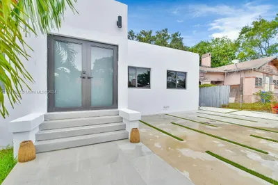 85 NW 47th St 1