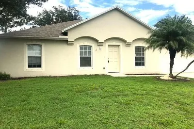 513 SW Ester Avenue 1