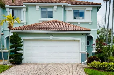2206 Oakmont Drive 1