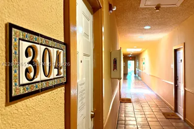 934 Michigan Ave #304 1