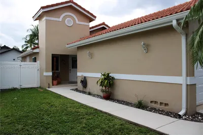 17690 SW 4th Ct 1