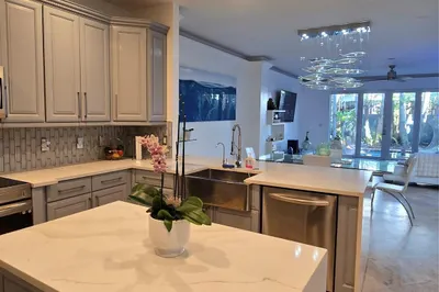 808 N Victoria Park Road 0 1