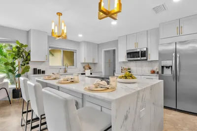 905 SE 13th Court 1