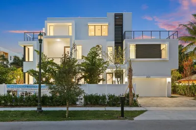 201 SE 4th Avenue 1