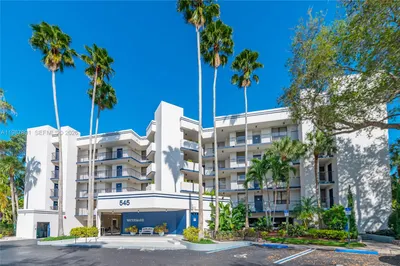 545 SE 12th St #305 1
