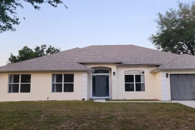 245 SW Tulip Boulevard 1