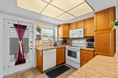 312 NE 17th Avenue #203 1