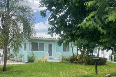 617 SW 9th Street 1
