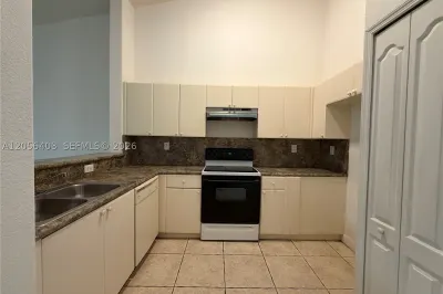 1661 SE 28th St #204 1