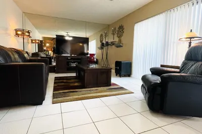 2558 Lakeview Court 1