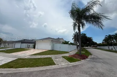 14305 SW 182nd Ter 0 1