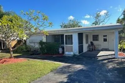 550 NE 46 Street 1