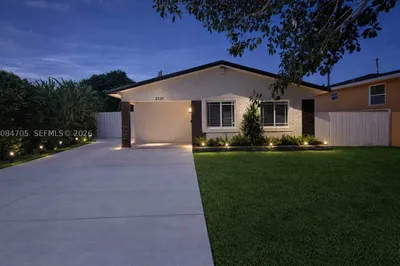 2221 NW 170th St 1