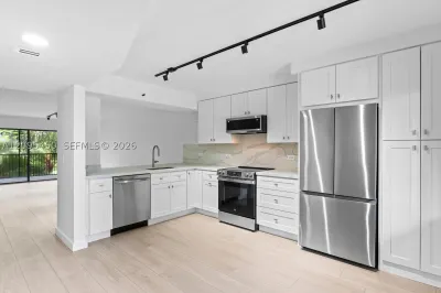 2200 S Cypress Bend Dr #303 1