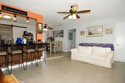 319 SW 9th Court 1