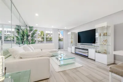 100 Lincoln Rd #323 1