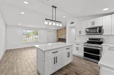 6344 Grapeview Boulevard 1