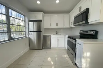 858 SW 2nd St #4 1