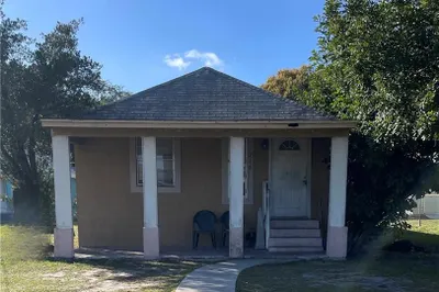 712 SE Bayou Avenue 1