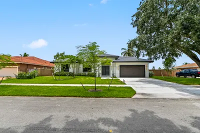 621 NW 42nd Avenue 1