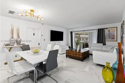 335 W Laurel Drive #8M 1