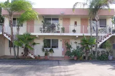 912 NE 17th Court #4 1