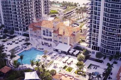 4779 Collins Ave #3708 1